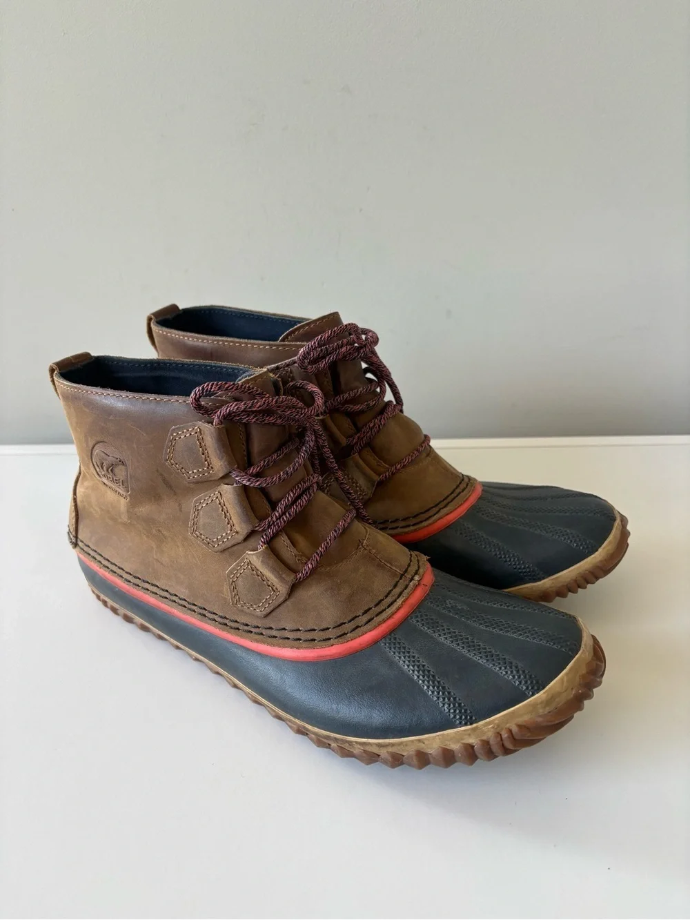 Sorel Out N’ About Leather Duck Boots Size 11